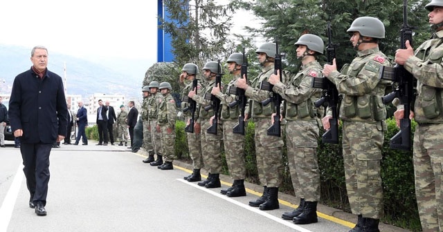 Milli Savunma Bakanı Akar: &#039;Sınırlarımıza komşu alanda 10 bin  PKK/YPG’li terörist var&#039;