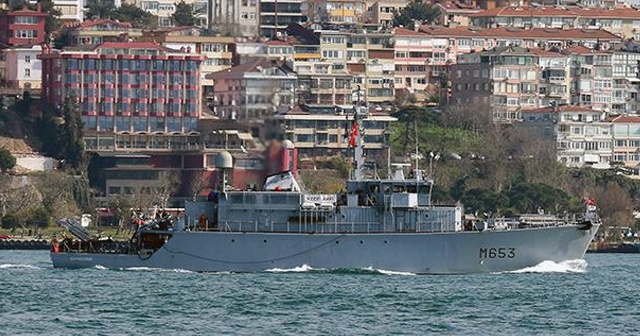 NATO&#039;nun mayın arama gemisi İstanbul Boğazı&#039;ndan geçti