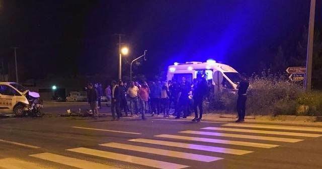 Nusaybin&#039;de ambulans ile minibüs çarpıştı: 3 yaralı