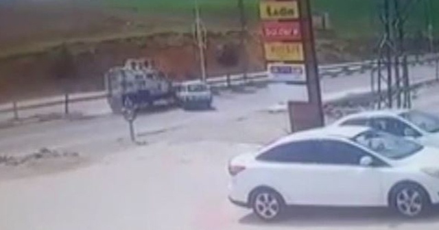 Otomobille zırhlı polis aracı çarpıştı: 3&#039;ü polis 4 yaralı