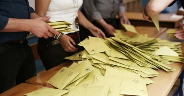 Partilerin itirazlarıyla oylar yeniden sayılıyor