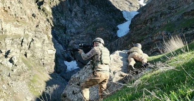 PKK&#039;lı teröristlerin 11 kış sığınağı imha edildi