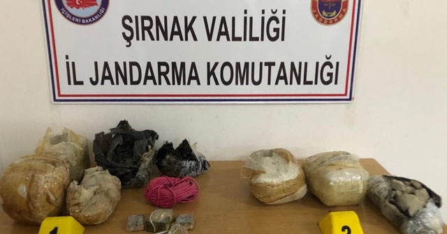 PKK&#039;lı teröristlerin yola tuzakladığı 30 kiloluk EYP bulundu