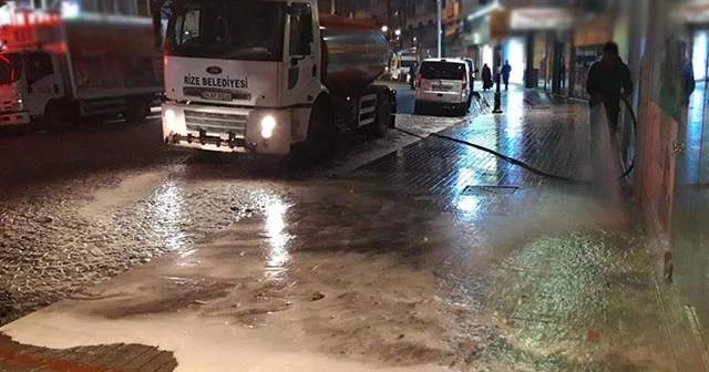 Rize'de sokaklar köpükle yıkanıyor