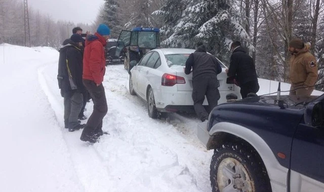 Sakarya'da yaylada mahsur kalan 10 kişi kurtarıldı