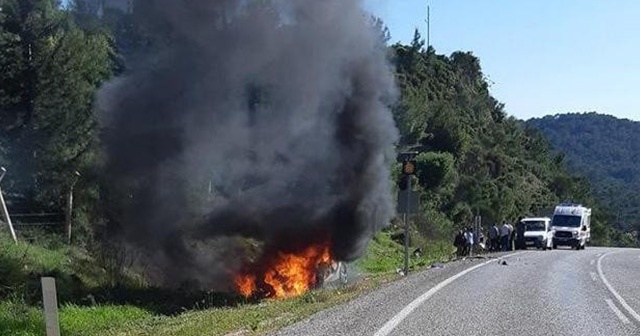 Şarampole savrulan otomobil alev alev yandı: 2 yaralı