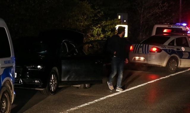 Sarıyer&#039;de denetimden kaçan otomobil polise çarptı