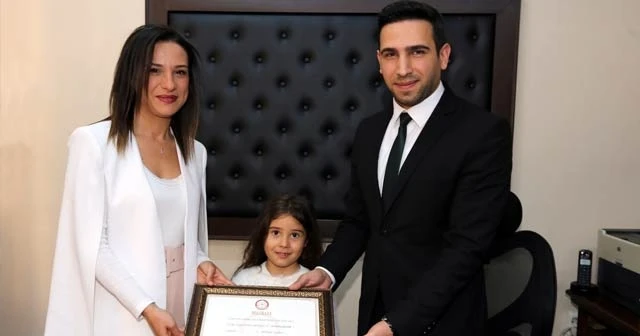 Sengel, mazbatasını alarak ilk kadın başkan oldu