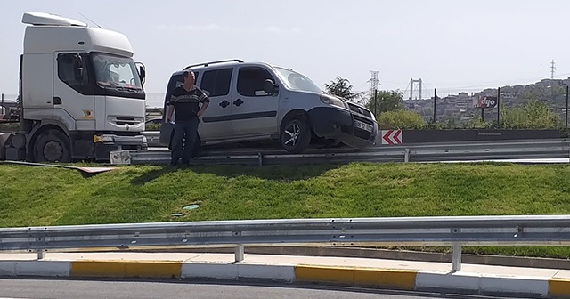 Seyir halindeki araçta çay keyfi kaza ile sonuçlandı