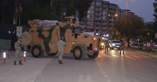 Sıcak çatışmaların yaşandığı Suriye&#039;ye askeri sevkiyat yoğunlaştı