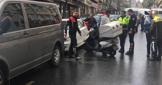 Şişli’de motosikletli kurye yayaya çarptı