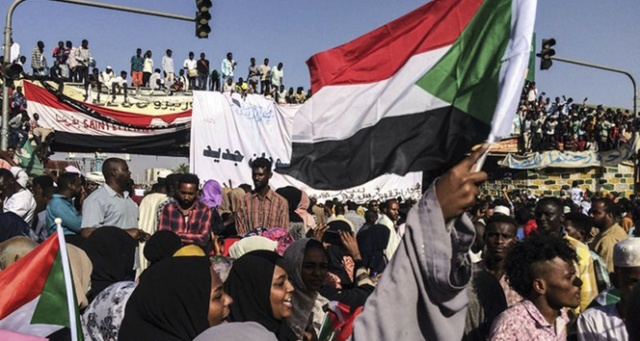 Sudan&#039;da geçici hükümeti siyasiler kuracak