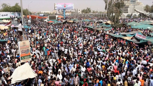 Sudan&#039;da ordudan sokağa çıkma yasağı uyarısı