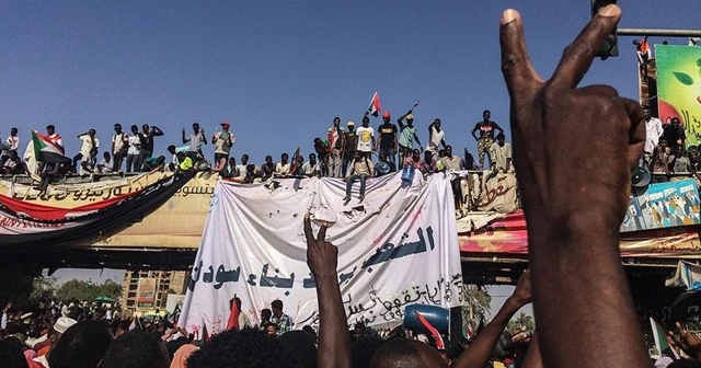 Suudi Arabistan&#039;dan Sudan&#039;daki darbeye destek