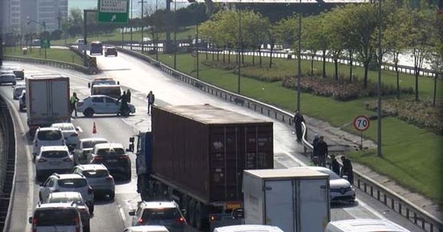 TEM&#039;de zincirleme kaza; trafik durma noktasına geldi