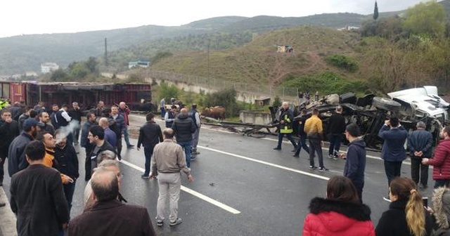 TIR devrildi, TEM ulaşıma kapandı