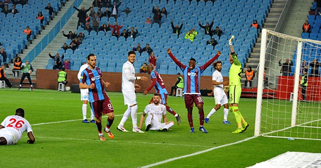 Trabzonspor üst üste 3&#039;üncü galibiyeti aldı