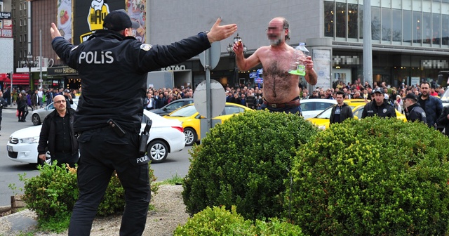 Üzerine benzin döküp kendini yakmaya çalıştı