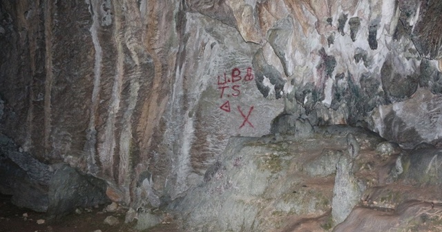 12 bin yıllık mağarayı tahrip ettiler