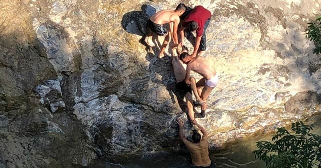 13 yaşındaki çocuk serinlemek için girdiği çayda boğuldu