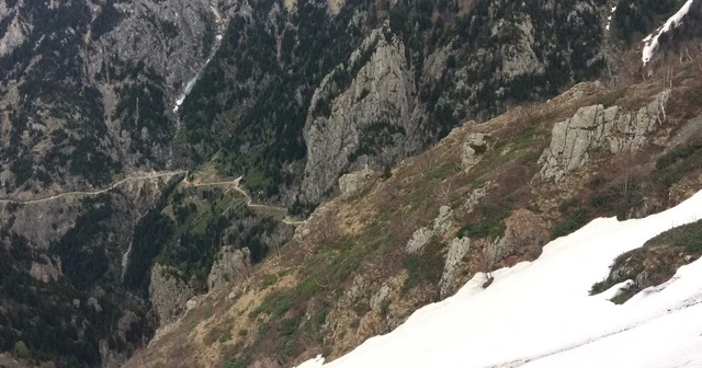 AA muhabiri görev başındayken uçuruma yuvarlandı