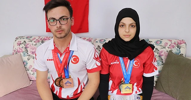 Abi-kardeş Yunanistan'da bükmedik bilek bırakmadı