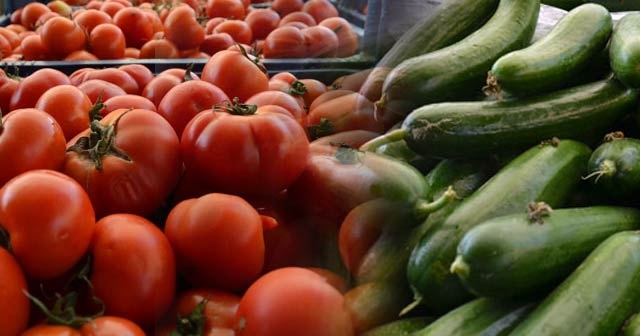 Adana&#039;da domates ve salatalığın kilosu 1 liraya düştü