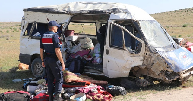 Aksaray’da tarım işçilerini taşıyan minibüs devrildi: 13 yaralı