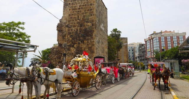 Antalya&#039;da faytonlar kaldırılacak