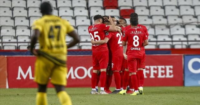 Antalyaspor 3 puanı 3 golle aldı