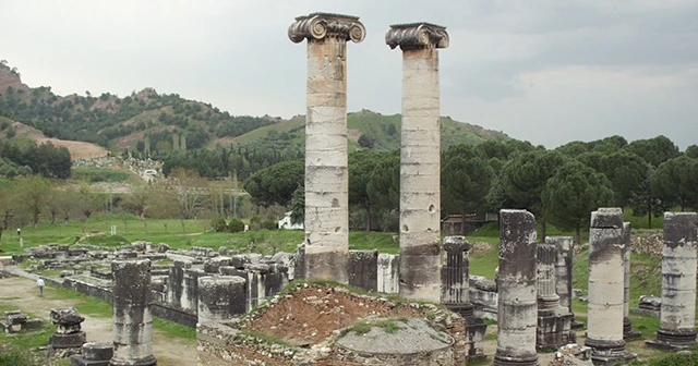 Antik kentte kaçak kazıya suçüstü