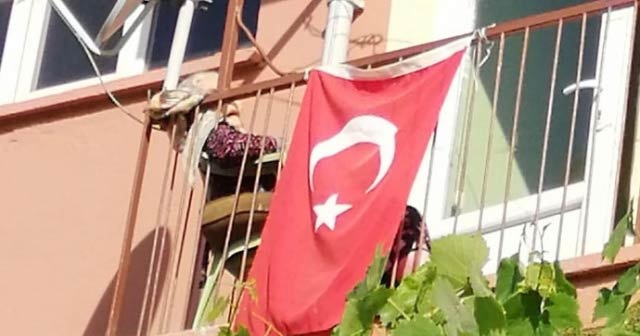 Balkonda oturduğu sandalyede hayatını kaybetti