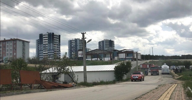 Barakada çıkan yangını TOMA söndürdü