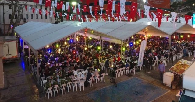 Beykoz’da 5 bin kişi sokak iftarında buluştu