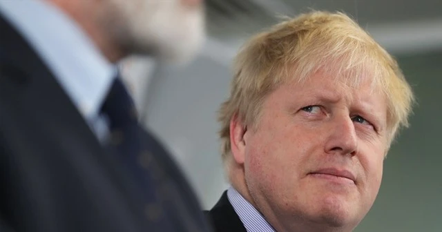 Boris Johnson liderlik için adaylığını açıkladı