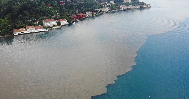 Çamura bulanan İstanbul boğazı havadan görüntülendi