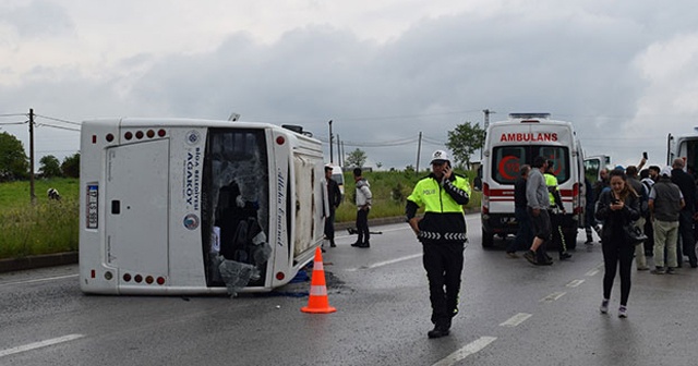 Çanakkale&#039;de minibüs devrildi: 25 yaralı