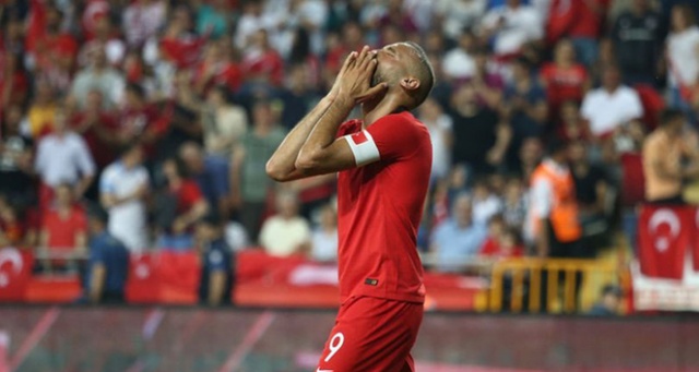 Cenk Tosun hastaneye götürüldü