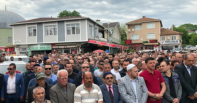 Çöken istinat duvarının altında can veren Fatih Göztepe toprağa verildi