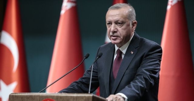 Cumhurbaşkanı Erdoğan, AK Parti İstanbul İl Başkanlığı&#039;na geldi