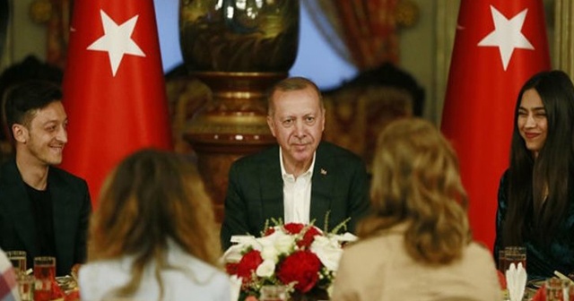 Cumhurbaşkanı Erdoğan&#039;ın iftar yemeğine Mesut Özil de katıldı