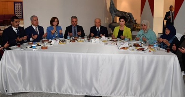 Devlet Bahçeli, ülkücü anneleriyle iftarda buluştu