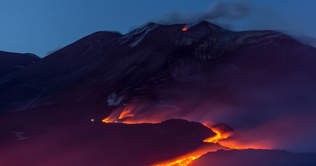 Etna yanardağı lav püskürtmeye başladı