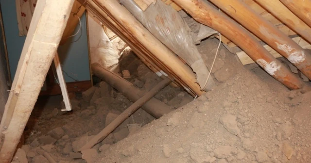 Evin tavanı çöktü: 5 kişi canını zor kurtardı