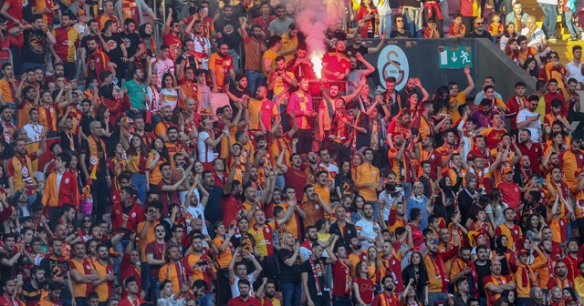 Galatasaray şampiyonluğunu kutluyor