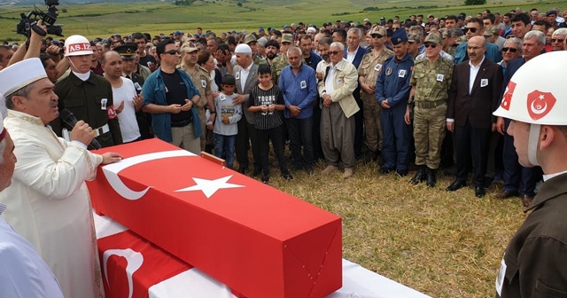 Hakkari şehidi memleketi Adana&#039;da toprağa verildi