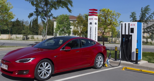 Hibrit ve elektrikli otomobiller trafikte yoğunlaşıyor