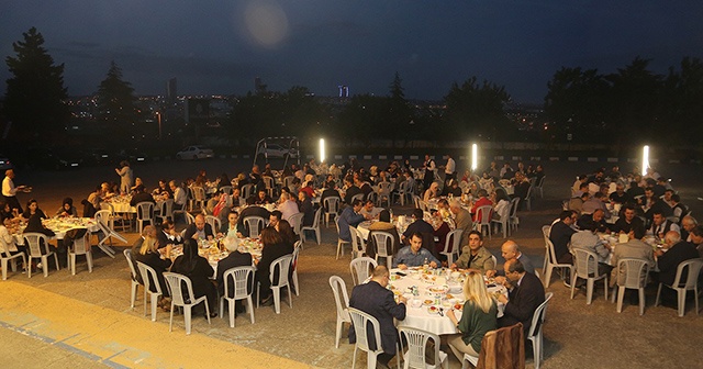 İhlas Koleji&#039;nde iftar programı düzenlendi