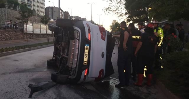 İşaret levhasına çarpan araç takla attı: 1 yaralı