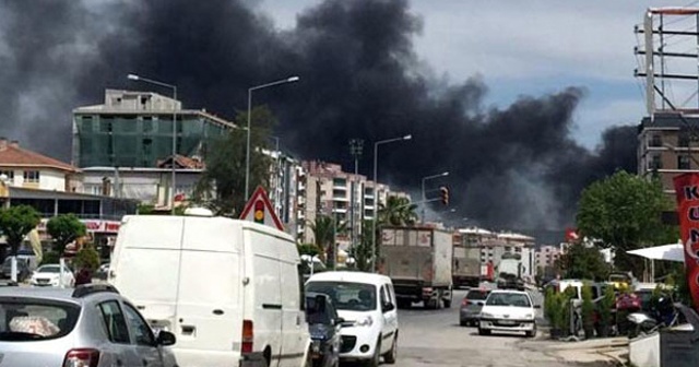 İzmir&#039;de korkutan yangın!